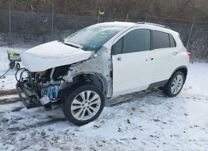 Photo 2 of 2017 Chevrolet Trax PREMIER (VIN 3GNCJRSB2HL251833)