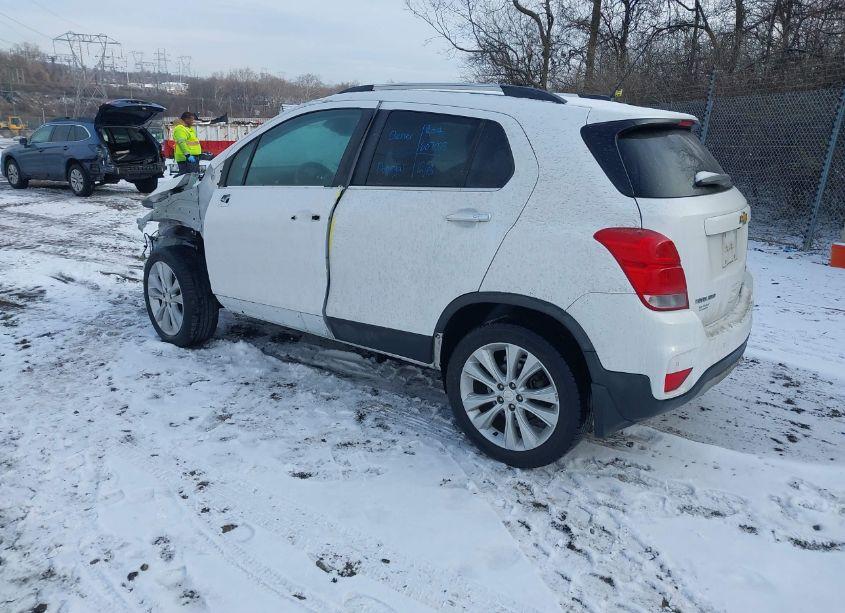 Photo 3 of 2017 Chevrolet Trax PREMIER (VIN 3GNCJRSB2HL251833)