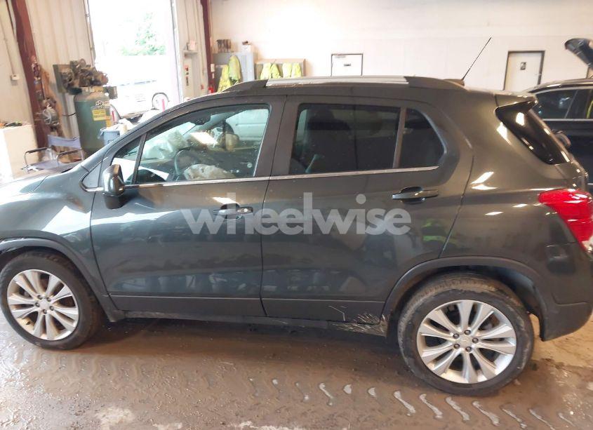 Photo 14 of 2020 Chevrolet Trax AWD PREMIER (VIN 3GNCJRSB2LL111354)