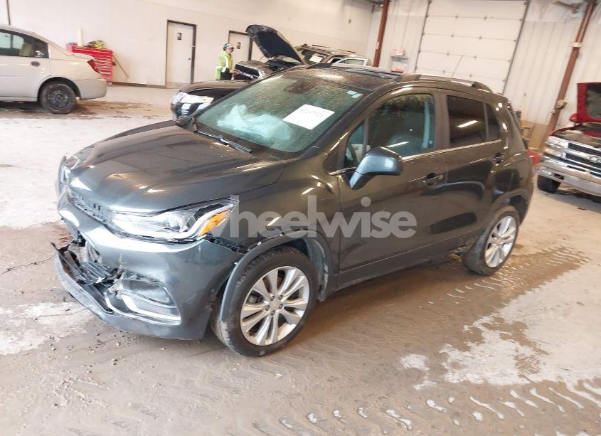 Photo 2 of 2020 Chevrolet Trax AWD PREMIER (VIN 3GNCJRSB2LL111354)