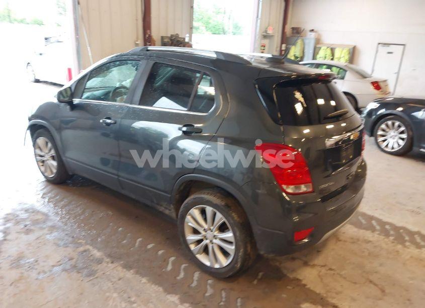 Photo 3 of 2020 Chevrolet Trax AWD PREMIER (VIN 3GNCJRSB2LL111354)