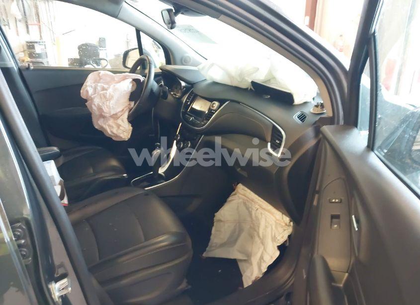 Photo 5 of 2020 Chevrolet Trax AWD PREMIER (VIN 3GNCJRSB2LL111354)