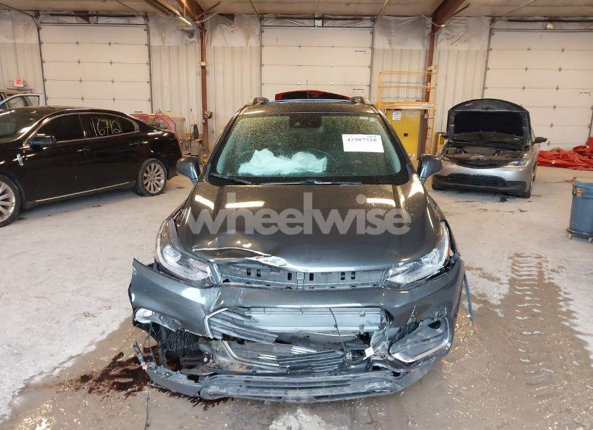 Photo 6 of 2020 Chevrolet Trax AWD PREMIER (VIN 3GNCJRSB2LL111354)