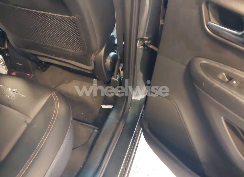 Photo 8 of 2020 Chevrolet Trax AWD PREMIER (VIN 3GNCJRSB2LL111354)