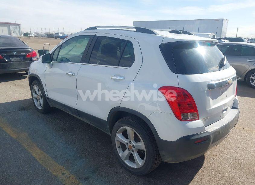 Photo 3 of 2016 Chevrolet Trax LTZ (VIN 3GNCJRSB4GL165194)
