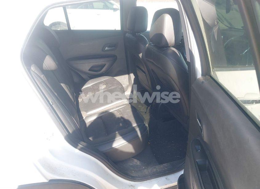 Photo 8 of 2016 Chevrolet Trax LTZ (VIN 3GNCJRSB4GL165194)