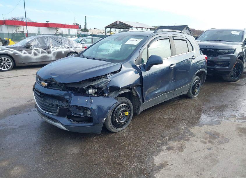 Photo 2 of 2018 Chevrolet Trax PREMIER (VIN 3GNCJRSB4JL316591)