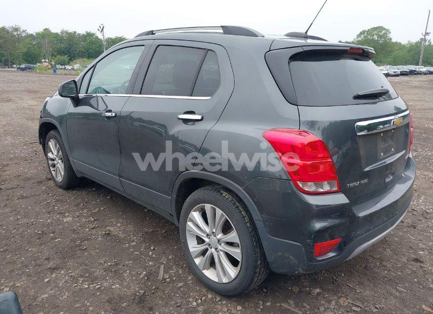 Photo 3 of 2019 Chevrolet Trax PREMIER (VIN 3GNCJRSB4KL308282)
