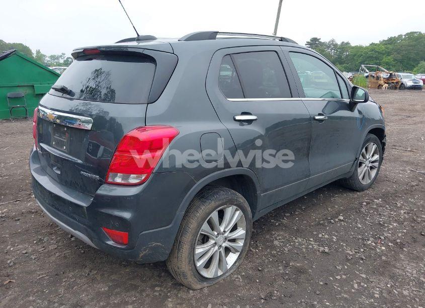 Photo 4 of 2019 Chevrolet Trax PREMIER (VIN 3GNCJRSB4KL308282)