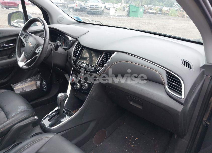 Photo 5 of 2019 Chevrolet Trax PREMIER (VIN 3GNCJRSB4KL308282)