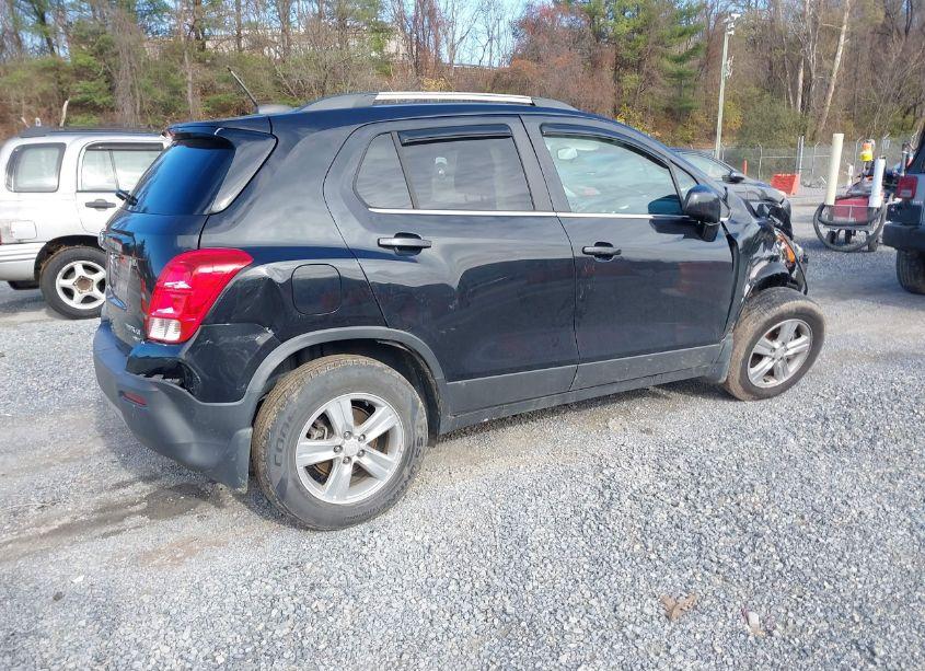 Photo 4 of 2015 Chevrolet Trax LT (VIN 3GNCJRSB6FL252867)