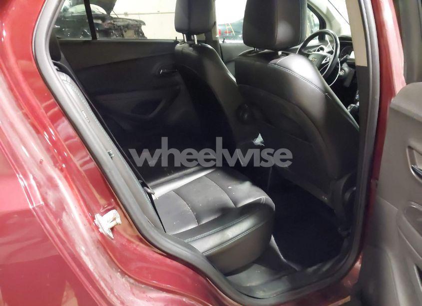 Photo 8 of 2016 Chevrolet Trax LTZ (VIN 3GNCJRSB6GL117812)