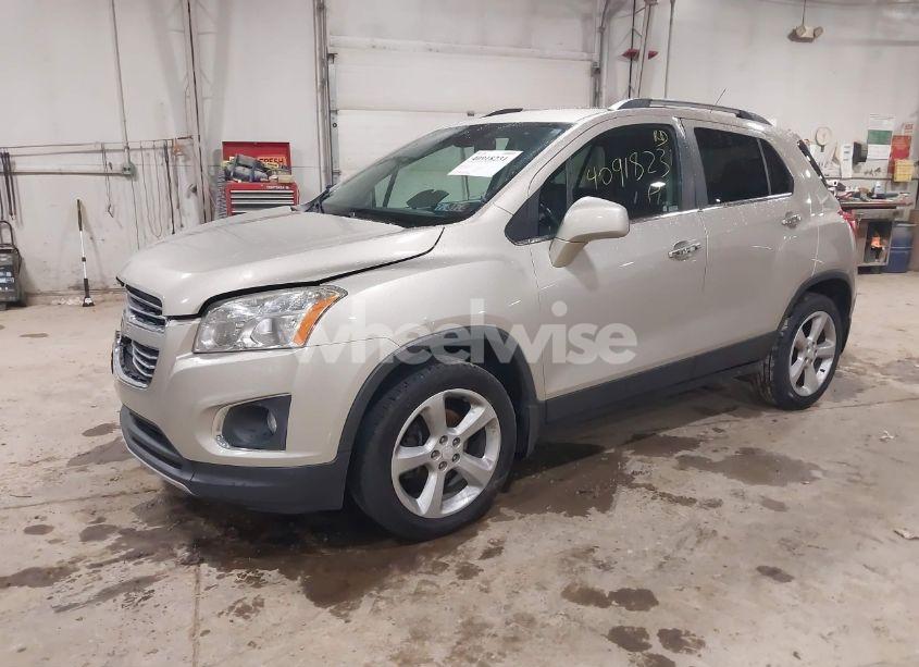 Photo 2 of 2016 Chevrolet Trax LTZ (VIN 3GNCJRSB7GL138510)