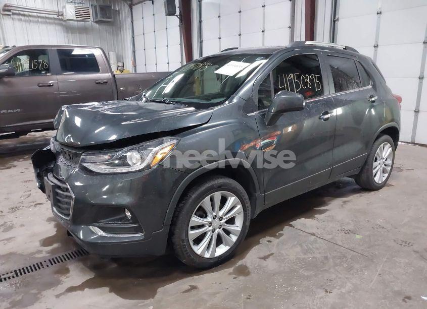 Photo 2 of 2020 Chevrolet Trax AWD PREMIER (VIN 3GNCJRSB7LL238200)