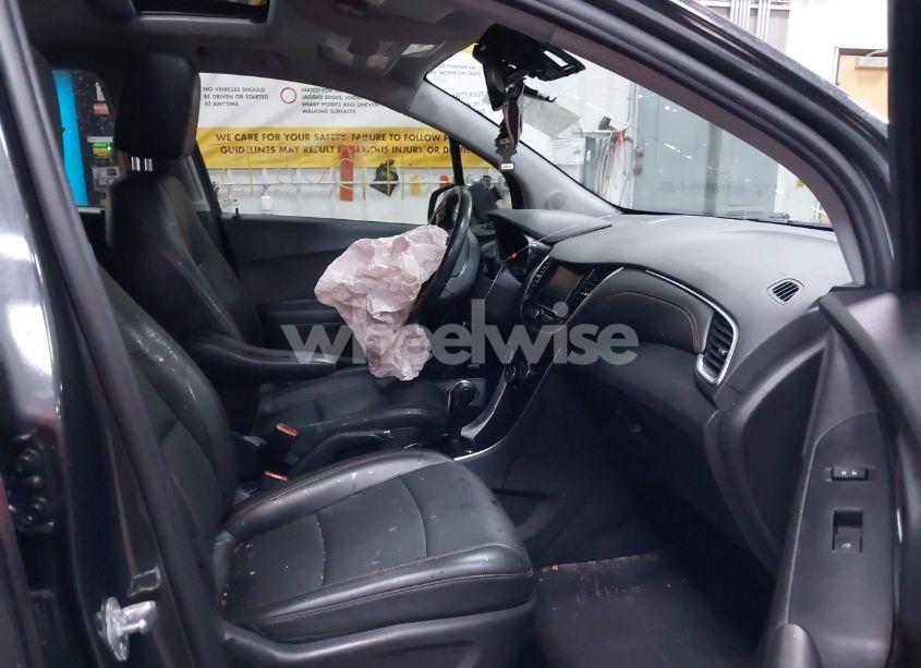 Photo 5 of 2020 Chevrolet Trax AWD PREMIER (VIN 3GNCJRSB7LL238200)