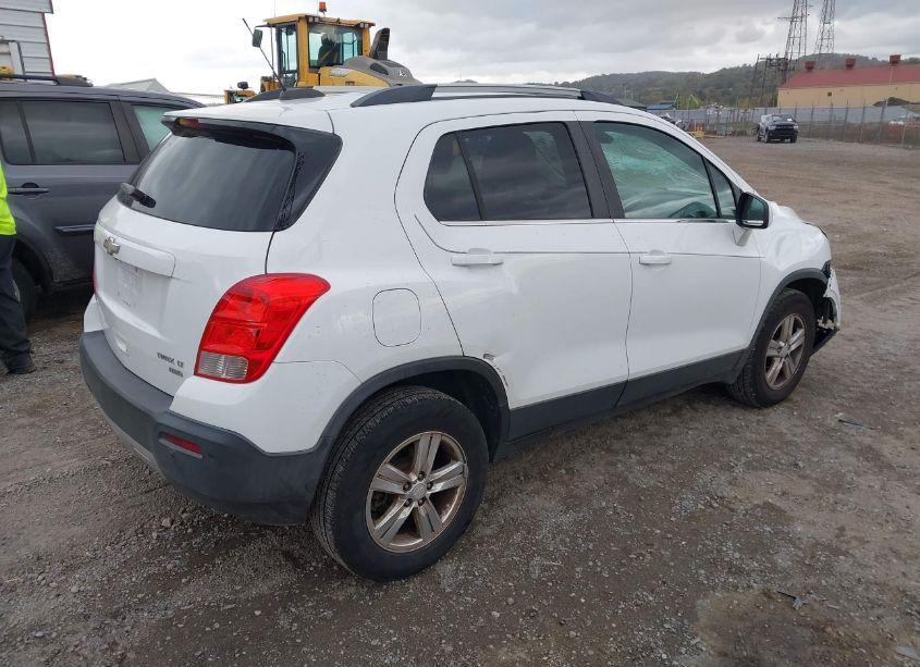 Photo 4 of 2015 Chevrolet Trax LT (VIN 3GNCJRSB8FL229641)
