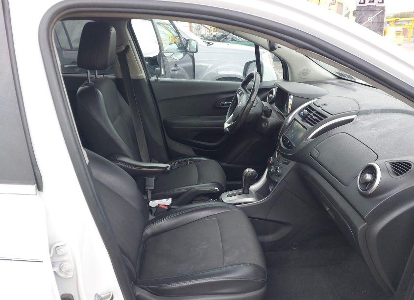 Photo 5 of 2015 Chevrolet Trax LT (VIN 3GNCJRSB8FL229641)
