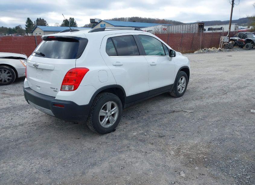 Photo 4 of 2015 Chevrolet Trax LT (VIN 3GNCJRSBXFL253536)
