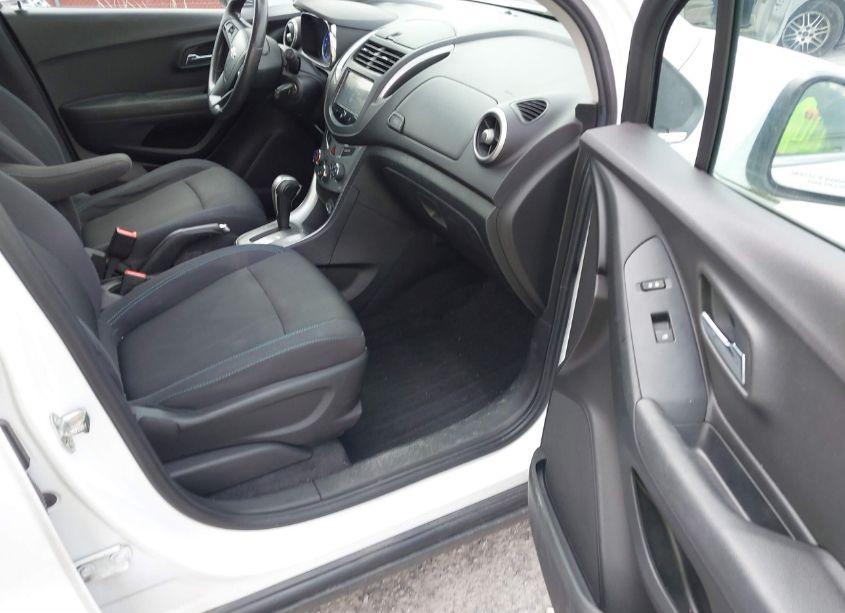 Photo 5 of 2015 Chevrolet Trax LT (VIN 3GNCJRSBXFL253536)