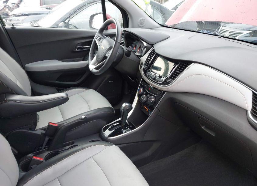 Photo 5 of 2018 Chevrolet Trax PREMIER (VIN 3GNCJRSBXJL216205)