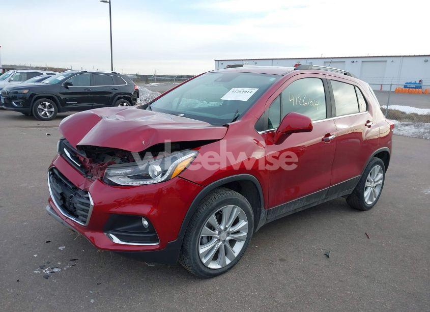 Photo 2 of 2018 Chevrolet Trax PREMIER (VIN 3GNCJRSBXJL245395)