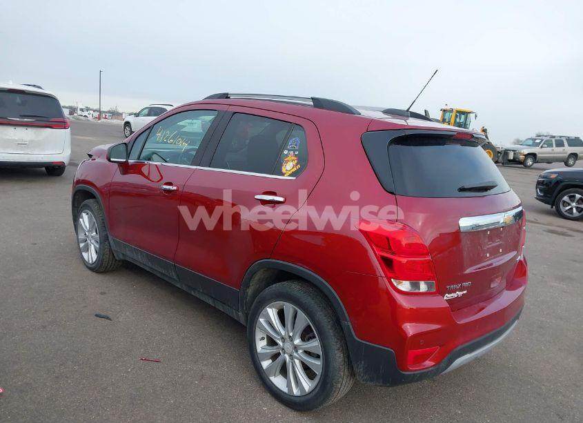 Photo 3 of 2018 Chevrolet Trax PREMIER (VIN 3GNCJRSBXJL245395)