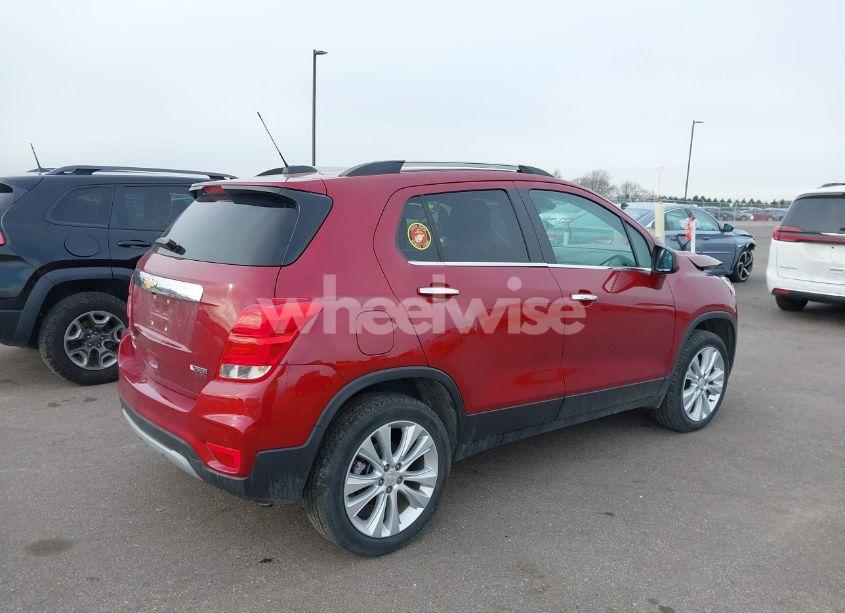 Photo 4 of 2018 Chevrolet Trax PREMIER (VIN 3GNCJRSBXJL245395)