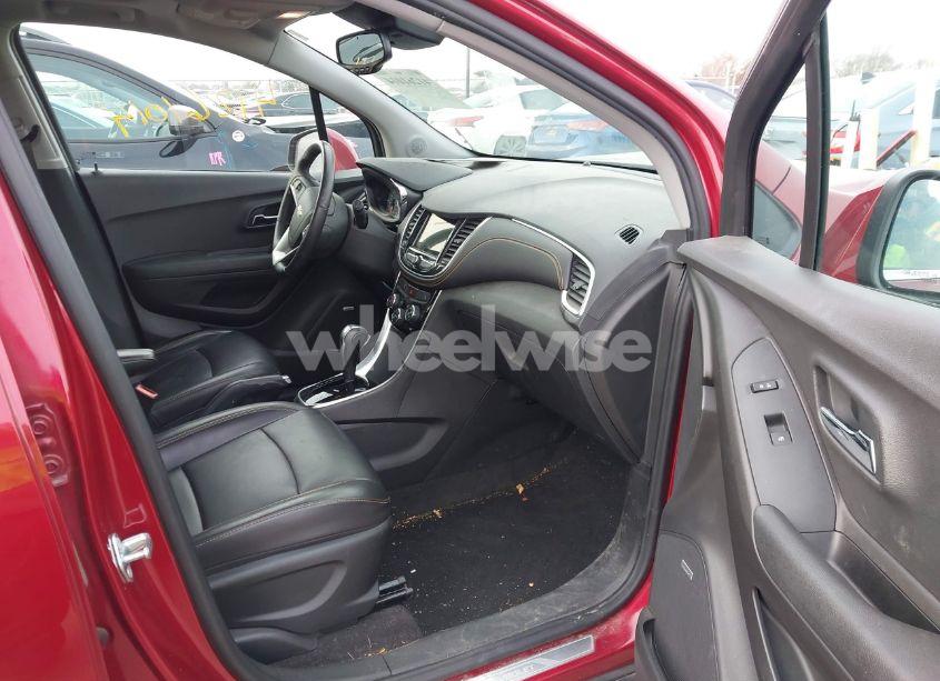 Photo 5 of 2018 Chevrolet Trax PREMIER (VIN 3GNCJRSBXJL245395)