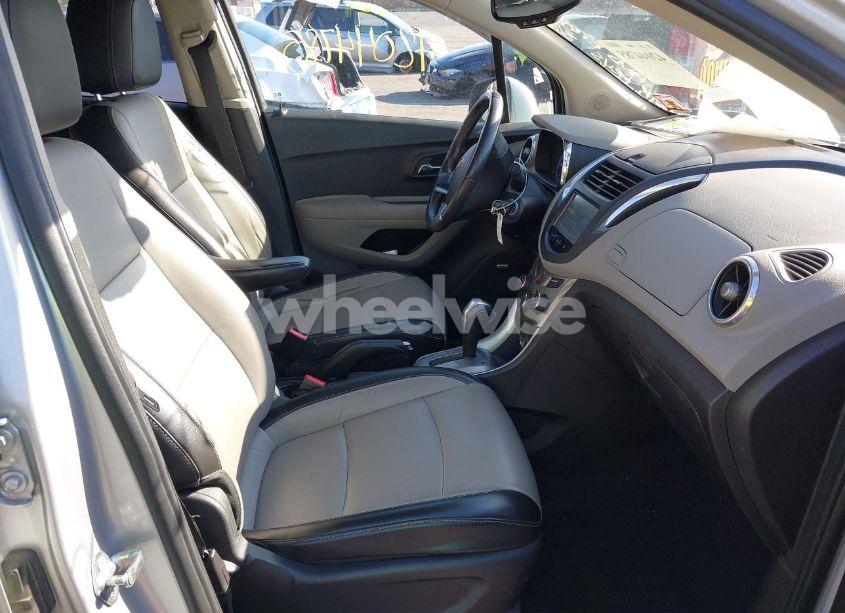 Photo 5 of 2015 Chevrolet Trax LTZ (VIN 3GNCJTSB9FL171469)