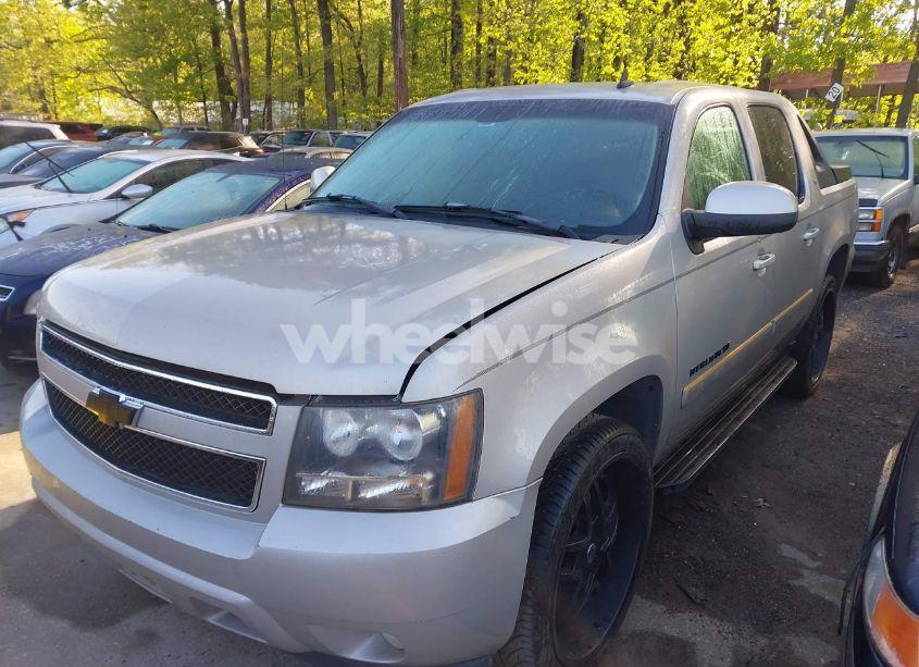 Photo 2 of 2007 Chevrolet Avalanche 1500 LT (VIN 3GNEC12017G211706)