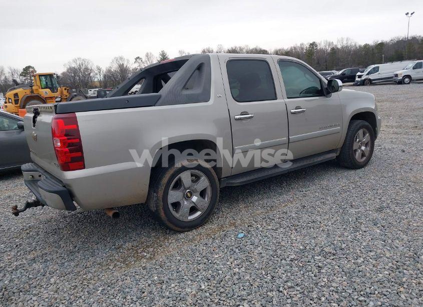 Photo 4 of 2007 Chevrolet Avalanche 1500 LS (VIN 3GNEC12037G320720)