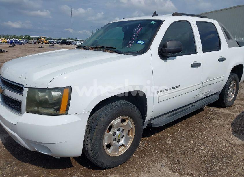 Photo 2 of 2009 Chevrolet Avalanche 1500 LS (VIN 3GNEC12079G239075)