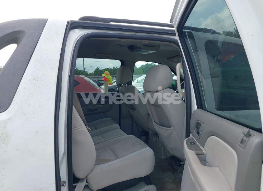 Photo 8 of 2009 Chevrolet Avalanche 1500 LS (VIN 3GNEC12079G239075)