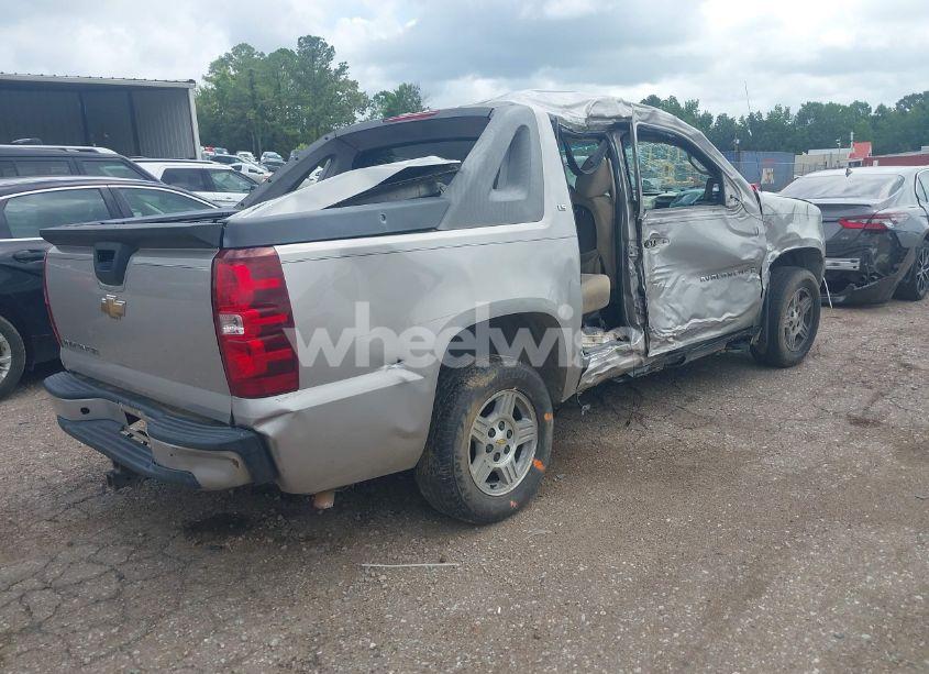 Photo 4 of 2007 Chevrolet Avalanche 1500 LS (VIN 3GNEC120X7G116612)