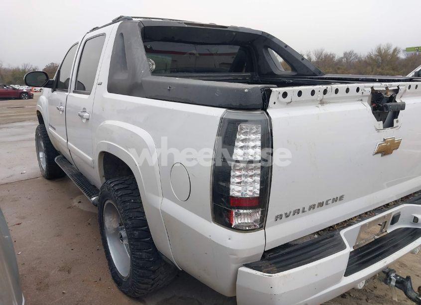 Photo 3 of 2007 Chevrolet Avalanche 1500 LT (VIN 3GNEC120X7G321458)