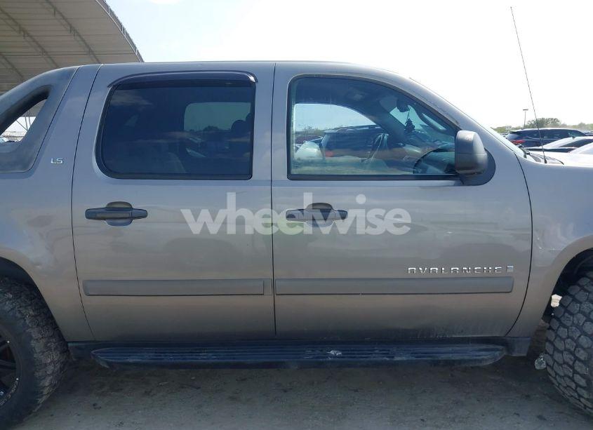 Photo 13 of 2008 Chevrolet Avalanche 1500 LS (VIN 3GNEC12J68G279820)