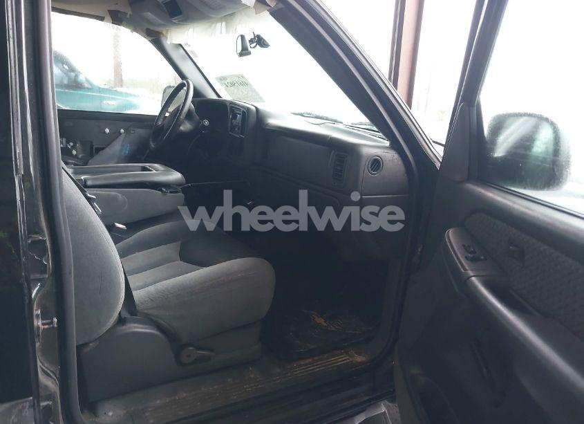 Photo 5 of 2004 Chevrolet Avalanche 1500 (VIN 3GNEC12T04G152749)