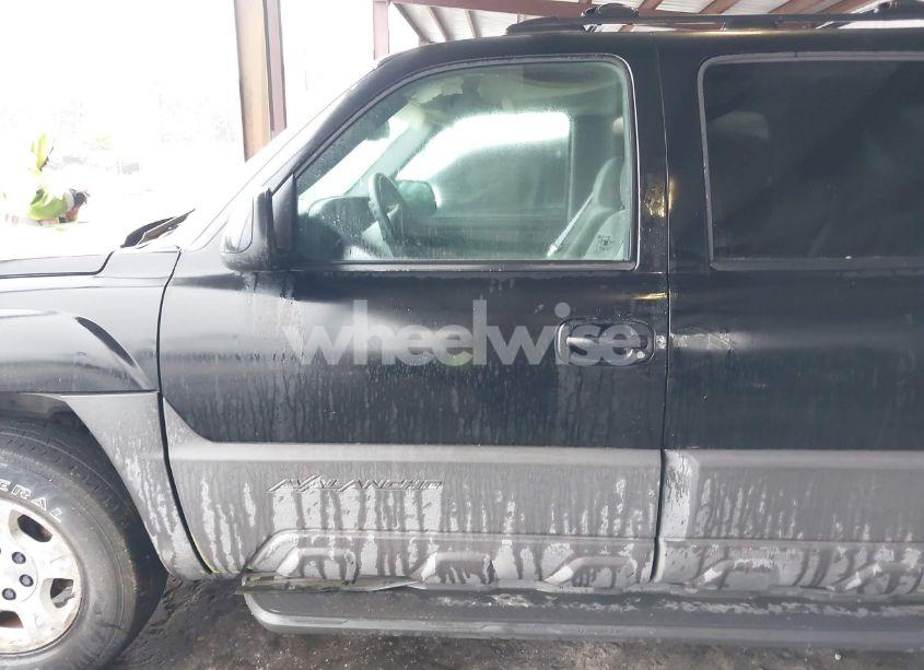 Photo 6 of 2004 Chevrolet Avalanche 1500 (VIN 3GNEC12T04G152749)