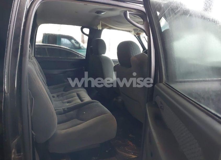 Photo 8 of 2004 Chevrolet Avalanche 1500 (VIN 3GNEC12T04G152749)