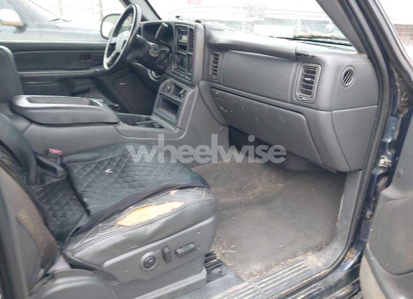 Photo 5 of 2004 Chevrolet Avalanche 1500 (VIN 3GNEC12T04G253578)