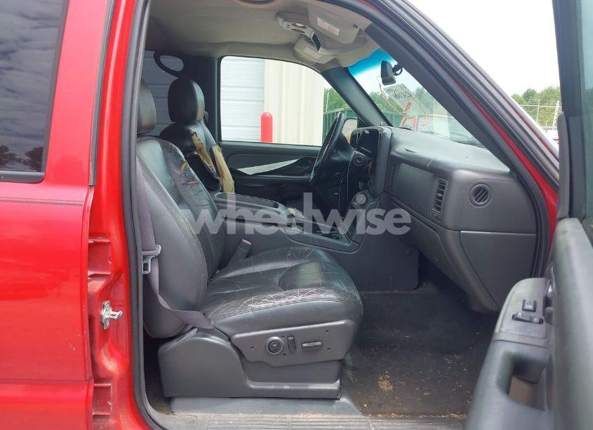 Photo 5 of 2004 Chevrolet Avalanche 1500 (VIN 3GNEC12T04G257212)