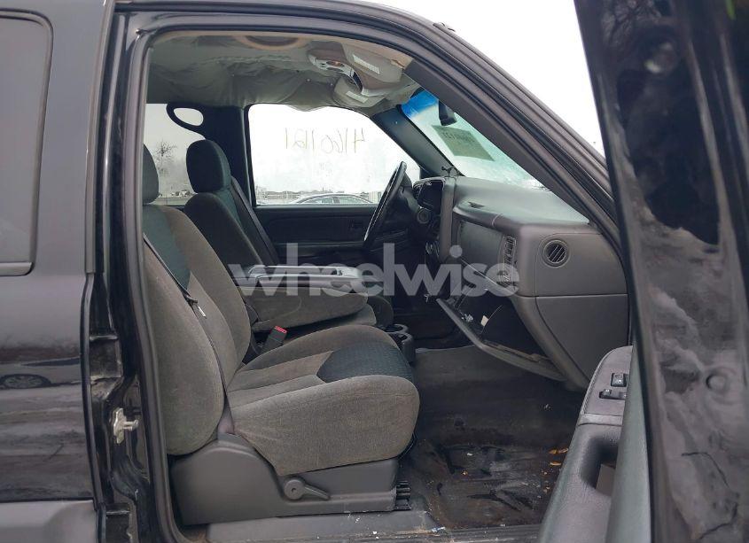 Photo 5 of 2004 Chevrolet Avalanche 1500 (VIN 3GNEC12T04G282465)