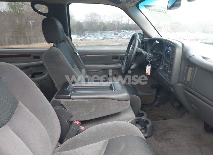 Photo 5 of 2004 Chevrolet Avalanche 1500 (VIN 3GNEC12T04G328800)