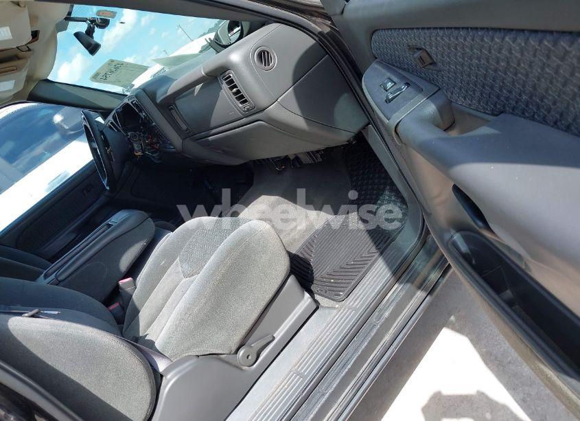 Photo 5 of 2004 Chevrolet Avalanche 1500 (VIN 3GNEC12T14G247224)