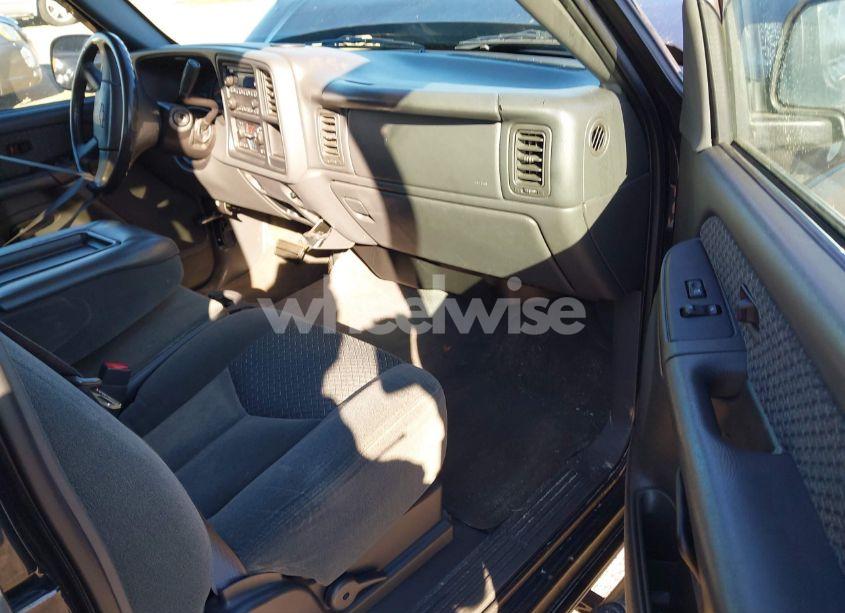 Photo 5 of 2004 Chevrolet Avalanche 1500 (VIN 3GNEC12T54G227378)