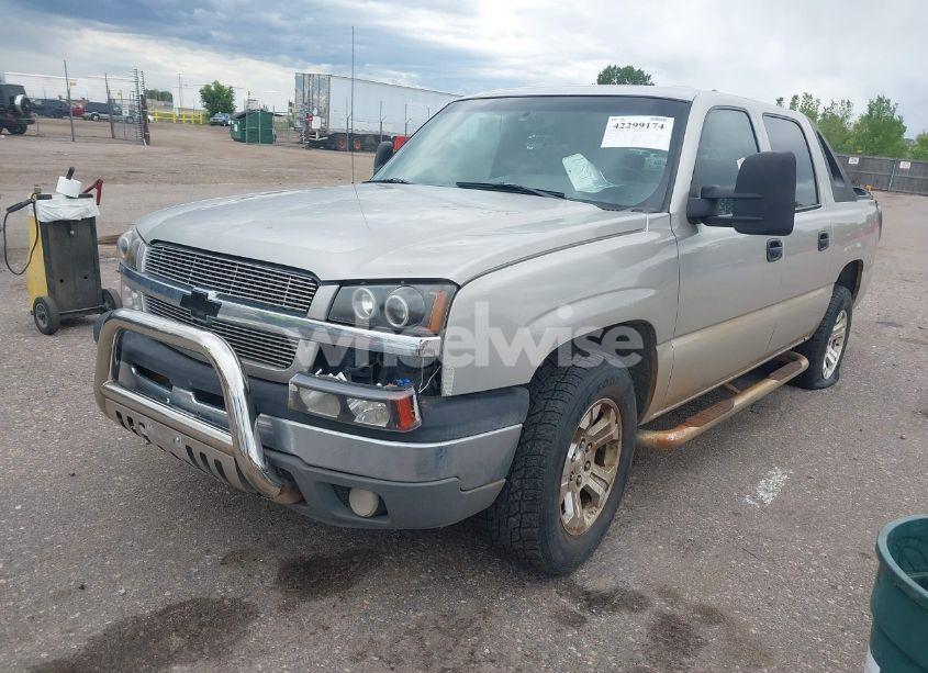 Photo 2 of 2004 Chevrolet Avalanche 1500 (VIN 3GNEC12T64G142212)