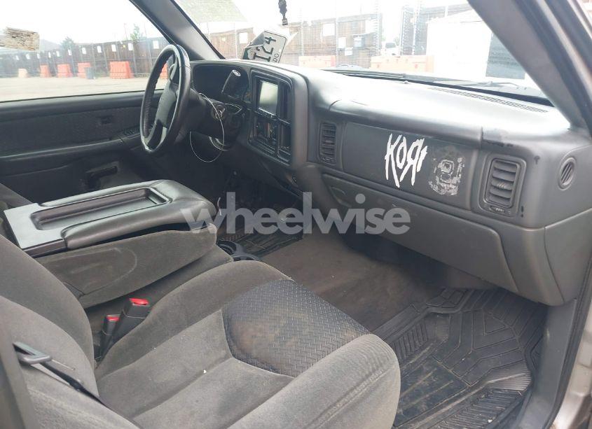 Photo 5 of 2004 Chevrolet Avalanche 1500 (VIN 3GNEC12T64G142212)