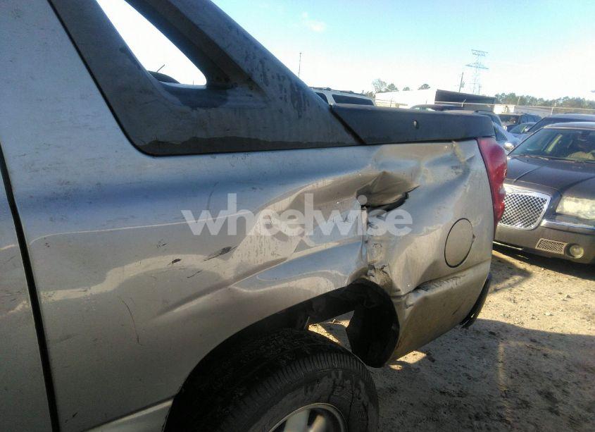 Photo 6 of 2004 Chevrolet Avalanche 1500 (VIN 3GNEC12T64G180538)