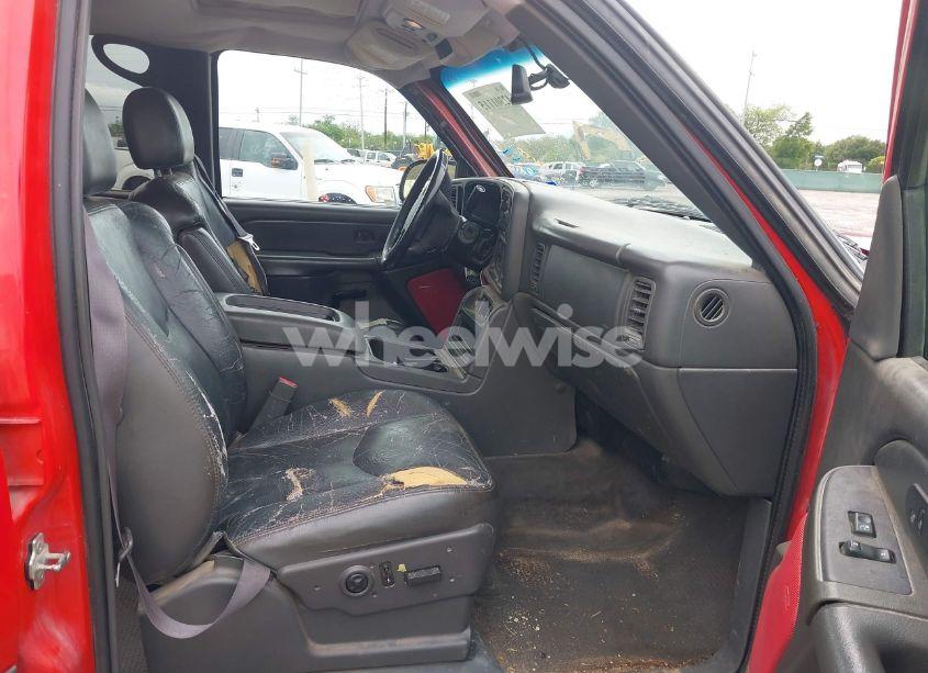 Photo 5 of 2004 Chevrolet Avalanche 1500 (VIN 3GNEC12T84G293729)