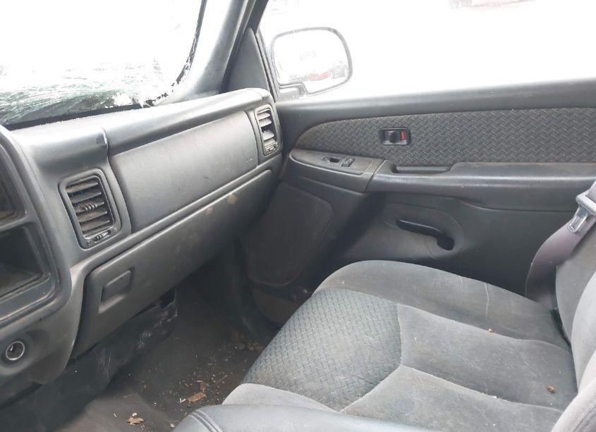 Photo 5 of 2004 Chevrolet Avalanche 1500 (VIN 3GNEC12TX4G167632)